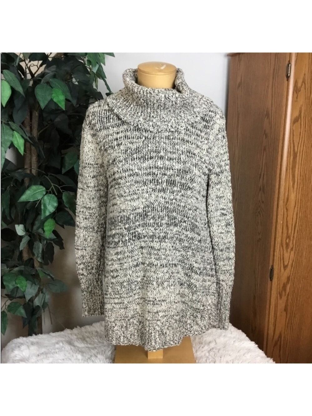 August Silk cowl neck sweater Woman’s size Medium black cream silver